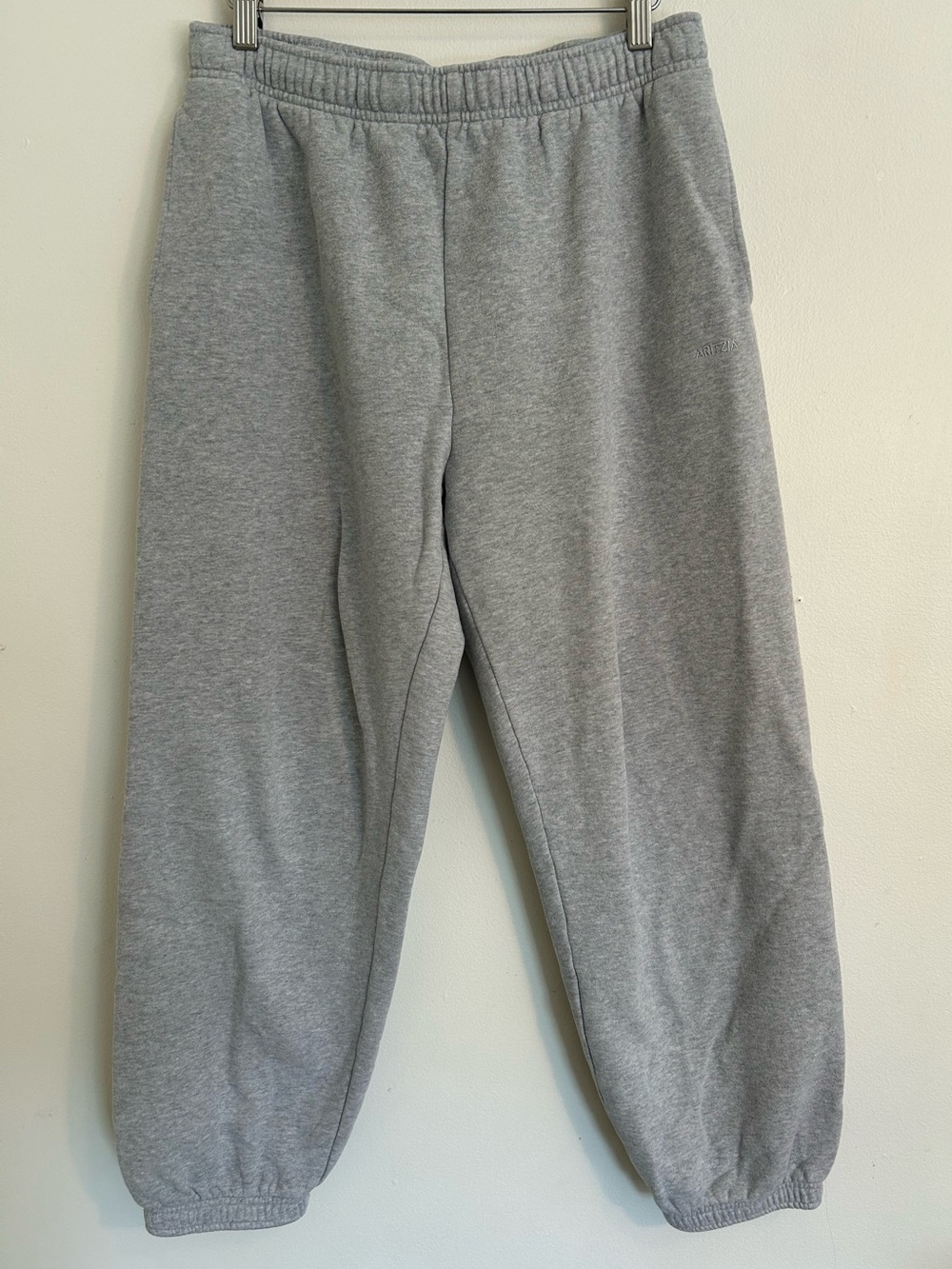 Aritiza Grey Cuffed Sweatpants